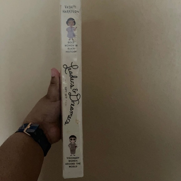 Book:  Vashti Harrison’s Little Dreamers Gift Set - Picture 4 of 6